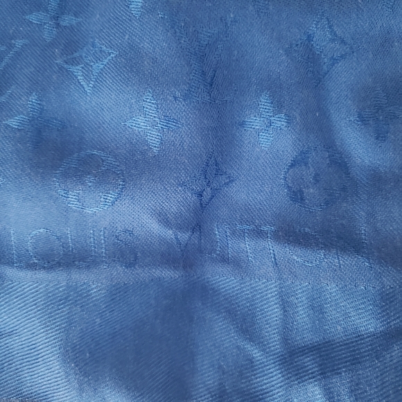 Limited Time Listing Authentic Louis Vuitton Classic Shawl Blue Ombre - Picture 5 of 9